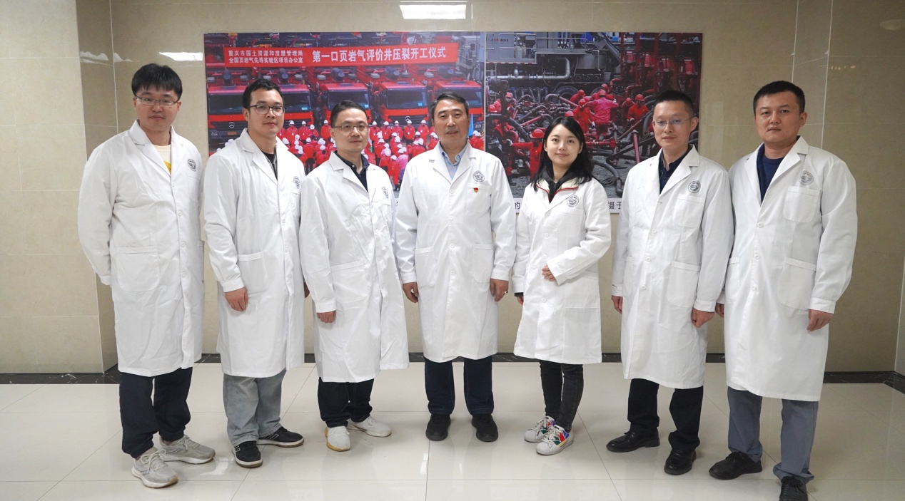 自主创新驱动能源20——记重庆地质矿产研究院页岩气分院院长张烨(图2)